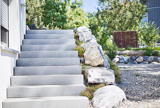 Schellhorn Aussenanlagen Treppenaufgang in der Gartenanlage
